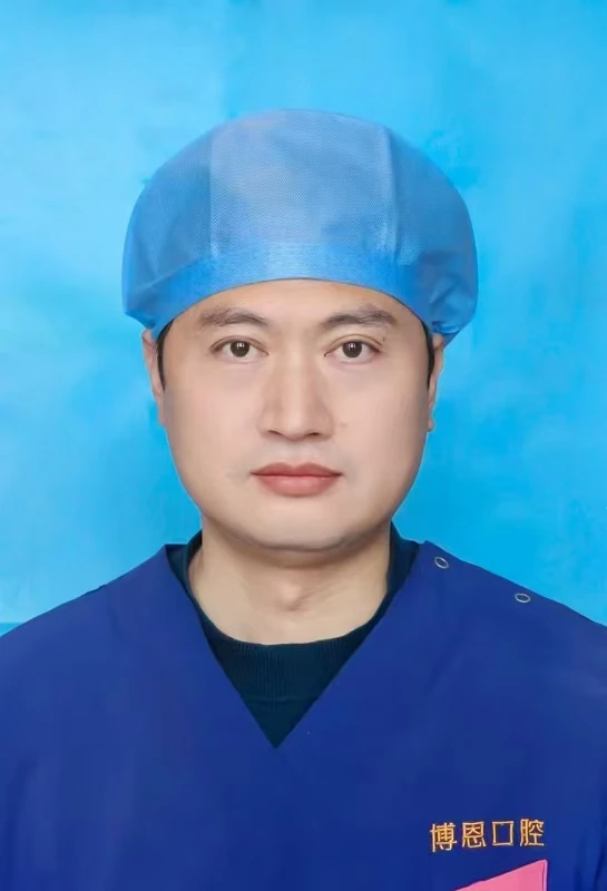 王旭日主治医师 · 副院长形象照